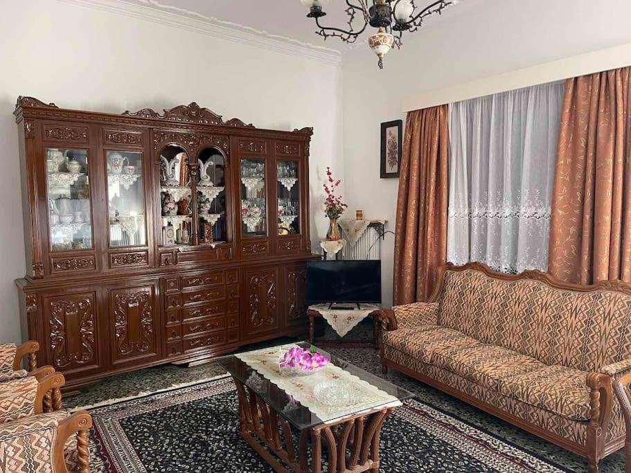 Apartment Korykeiou Androu